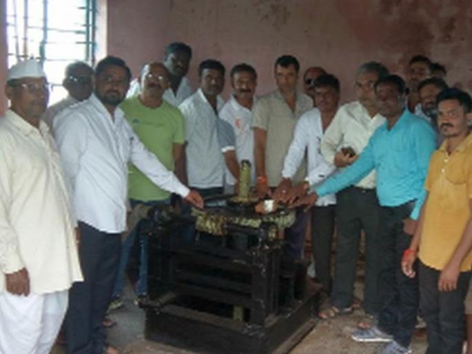 Finally the water released from the Amravati Dam | अखेर अमरावती धरणातून सोडले पाणी Finally the water released from the Amravati Dam | अखेर अमरावती धरणातून सोडले पाणी