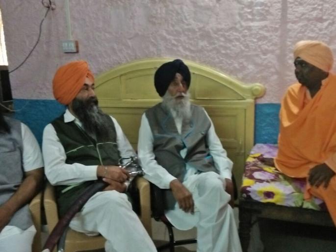 Shiromani Akali Dal's Sardar Jashkaran Singh Participant in the Lingayat Awami | कोल्हापूर : लिंगायत महामोर्चात शिरोमणी अकाली दलाचे सरदार जसकरण सिंग सहभागी Shiromani Akali Dal's Sardar Jashkaran Singh Participant in the Lingayat Awami | कोल्हापूर : लिंगायत महामोर्चात शिरोमणी अकाली दलाचे सरदार जसकरण सिंग सहभागी