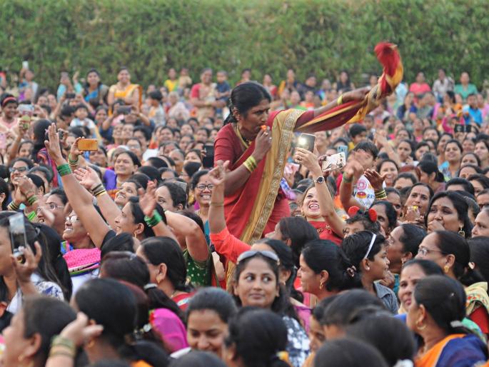 To organize the 'Lokmat Sakhi Manch', to celebrate the dawning of planting | लावणीच्या तडक्याला ठेक्याची दाद, ‘लोकमत सखी मंच’चे आयोजन To organize the 'Lokmat Sakhi Manch', to celebrate the dawning of planting | लावणीच्या तडक्याला ठेक्याची दाद, ‘लोकमत सखी मंच’चे आयोजन