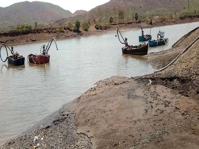 155 brass seized illegally, 5 suction pumps destroyed, LCB, Virar police joint action | १५५ ब्रास अवैध रेती जप्त, पाच सक्शन पंप केले नष्ट, एलसीबी, विरार पोलिसांची संयुक्त कारवाई 155 brass seized illegally, 5 suction pumps destroyed, LCB, Virar police joint action | १५५ ब्रास अवैध रेती जप्त, पाच सक्शन पंप केले नष्ट, एलसीबी, विरार पोलिसांची संयुक्त कारवाई