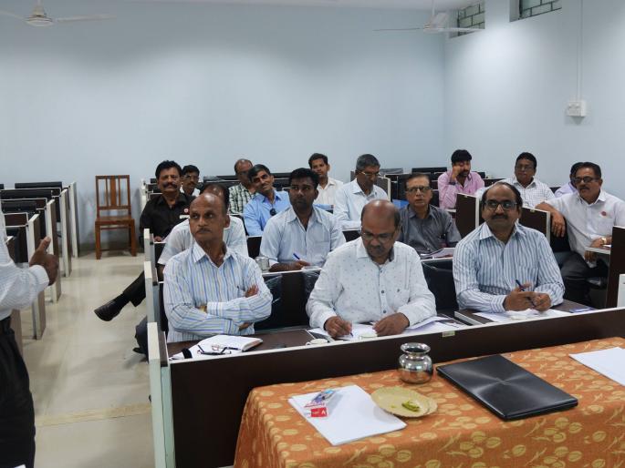 Kolhapur: In the market committee, there should be a Geo Testing Laboratory, Surveillance Committee meeting | कोल्हापूर : बाजार समितीमध्ये गूळ परीक्षण प्रयोगशाळा व्हावी, हमीभाव उपसमितीच्या बैठकीतील सूर