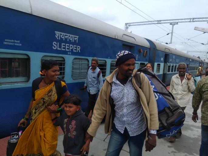 Sahyadri Express canceled from Mumbai due to heavy rains | अतिवृष्टीमुळे मुंबईहून येणारी सह्याद्री एक्सप्रेस रद्द Sahyadri Express canceled from Mumbai due to heavy rains | अतिवृष्टीमुळे मुंबईहून येणारी सह्याद्री एक्सप्रेस रद्द