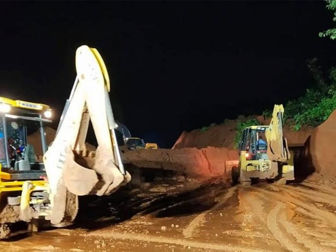 Mumbai - Goa highway finally starts | मुंबई - गोवा महामार्ग अखेर सुरु Mumbai - Goa highway finally starts | मुंबई - गोवा महामार्ग अखेर सुरु