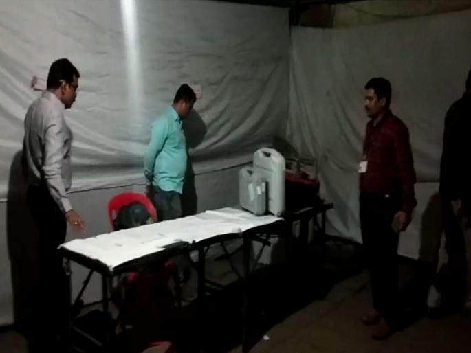 Rumor of being a polling station in dangerously dangerous buildings | भिवंडीत धोकादायक ईमारतीत मतदान केंद्र असल्याची अफवा Rumor of being a polling station in dangerously dangerous buildings | भिवंडीत धोकादायक ईमारतीत मतदान केंद्र असल्याची अफवा