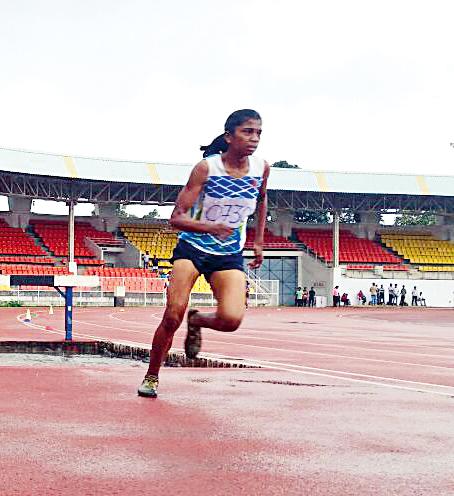 Lack of material but 'top' | साहित्याचा अभाव तरी ‘अव्वल’ Lack of material but 'top' | साहित्याचा अभाव तरी ‘अव्वल’