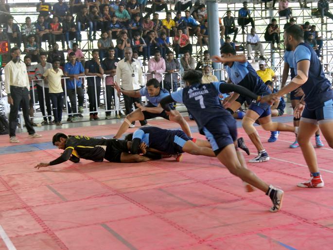 Shivaji University, Aurangabad University, four teams in the next round; Western divisional kabaddi competition | शिवाजी विद्यापीठ, औरंगाबाद विद्यापीठासह चार संघ पुढील फेरीत ; पश्चिम विभागीय कबड्डी स्पर्धा Shivaji University, Aurangabad University, four teams in the next round; Western divisional kabaddi competition | शिवाजी विद्यापीठ, औरंगाबाद विद्यापीठासह चार संघ पुढील फेरीत ; पश्चिम विभागीय कबड्डी स्पर्धा