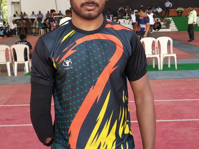 Udaypur's Manish Singh hit the collective situation; Brilliant performance in the Kabaddi tournament | उदयपूरच्या ‘मनीषसिंह’ ची एकहाती धरपकड परिस्थितीला नमविले; कबड्डीत चमकदार कामगिरी Udaypur's Manish Singh hit the collective situation; Brilliant performance in the Kabaddi tournament | उदयपूरच्या ‘मनीषसिंह’ ची एकहाती धरपकड परिस्थितीला नमविले; कबड्डीत चमकदार कामगिरी