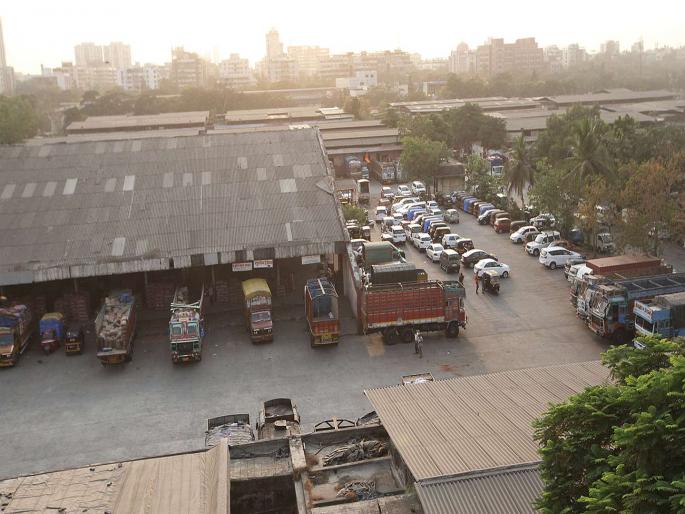 The onion-potato market is dangerous, APMC has given June 1 deadline | कांदा-बटाटा मार्केट धोकादायक, एपीएमसीने दिली १ जूनची मुदत The onion-potato market is dangerous, APMC has given June 1 deadline | कांदा-बटाटा मार्केट धोकादायक, एपीएमसीने दिली १ जूनची मुदत