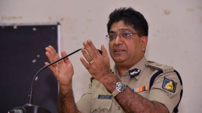 'Positive patients were contacted many times, yet 5 times report was negative', IPS bhaskar rao | 'पॉझिटीव्ह रुग्णांसोबत अनेकदा संपर्क आला, तरीही 5 व्यांदा अहवाल निगेटीव्ह'