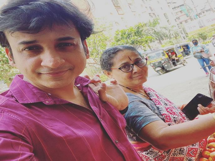 marathi actor sankarshan karhade shopping vegetables with mother | Sankarshan Karhade : भाज्या ओरडून ओरडून म्हणत होत्या..., संकर्षण कऱ्हाडे गेला भाजी खरेदीला marathi actor sankarshan karhade shopping vegetables with mother | Sankarshan Karhade : भाज्या ओरडून ओरडून म्हणत होत्या..., संकर्षण कऱ्हाडे गेला भाजी खरेदीला