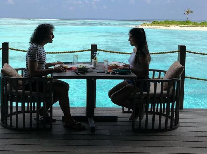 imtiaz ali daughter ida ali photos | जान्हवी, सारा इतकीच सुंदर आहे ‘या’ दिग्दर्शकाची लेक, पाहा फोटो!! imtiaz ali daughter ida ali photos | जान्हवी, सारा इतकीच सुंदर आहे ‘या’ दिग्दर्शकाची लेक, पाहा फोटो!!