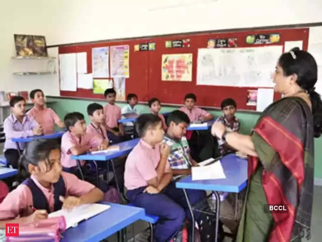 Big news; Classes will be held at 36 schools of ZP in Solapur city | मोठी बातमी; सोलापूर शहरातील झेडपीच्या ३६ शाळा महापालिकेकडे होणार वर्ग Big news; Classes will be held at 36 schools of ZP in Solapur city | मोठी बातमी; सोलापूर शहरातील झेडपीच्या ३६ शाळा महापालिकेकडे होणार वर्ग