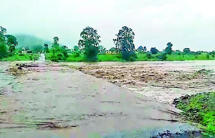 Rain is comforting but productivity declines | पावसाने दिलासा पण उत्पादनात घट Rain is comforting but productivity declines | पावसाने दिलासा पण उत्पादनात घट