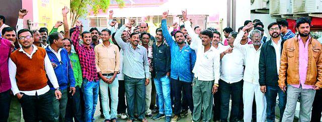 Kuttharamarnar at Atrocity Municipal Corporation | कुत्तरमारेंवर अ‍ॅट्रॉसिटी महापालिकेत कामबंद