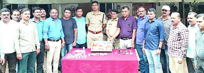 Security for guns brought thieves to Amravati | बंदुकांच्या सुरक्षेत चोरांना आणले अमरावतीत Security for guns brought thieves to Amravati | बंदुकांच्या सुरक्षेत चोरांना आणले अमरावतीत