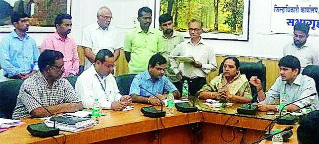 Land acquisition of Ratan India by the railway route should be acquired by MIDC | रतन इंडियाच्या रेल्वेमार्गामुळे बाधित शेतजमीन एमआयडीसीने अधिग्रहित करावी Land acquisition of Ratan India by the railway route should be acquired by MIDC | रतन इंडियाच्या रेल्वेमार्गामुळे बाधित शेतजमीन एमआयडीसीने अधिग्रहित करावी