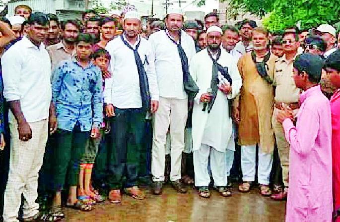 Protests in Badnera against three divorce bills | तीन तलाक विधेयकाच्या विरोधात बडनेऱ्यात निदर्शने Protests in Badnera against three divorce bills | तीन तलाक विधेयकाच्या विरोधात बडनेऱ्यात निदर्शने