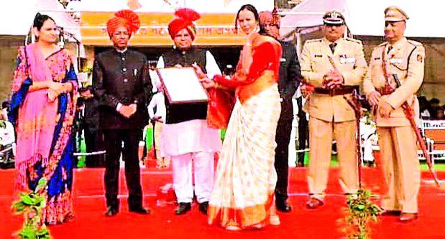 Smart Jaspur gets 10 lakhs prizes | स्मार्ट जसापूरला १० लाखांचे पारितोषिक