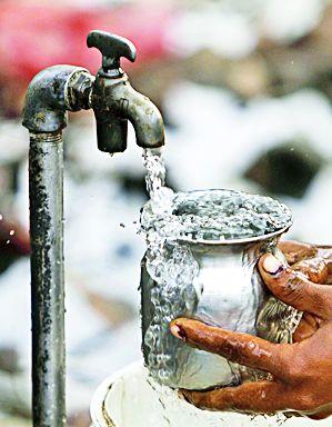 Municipal corporations now have 135 liters per capita water | महापालिकांना आता १३५ लिटर दरडोई पाणी Municipal corporations now have 135 liters per capita water | महापालिकांना आता १३५ लिटर दरडोई पाणी