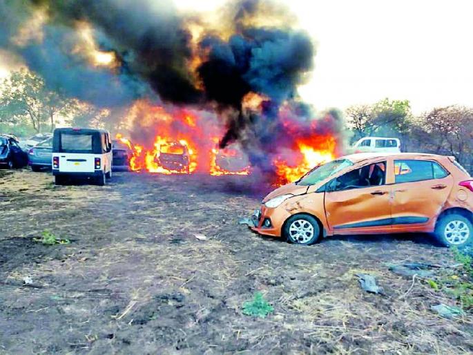 10 cars burned before Ballora airport | बेलोरा विमानतळासमोर १० कार जळाल्या