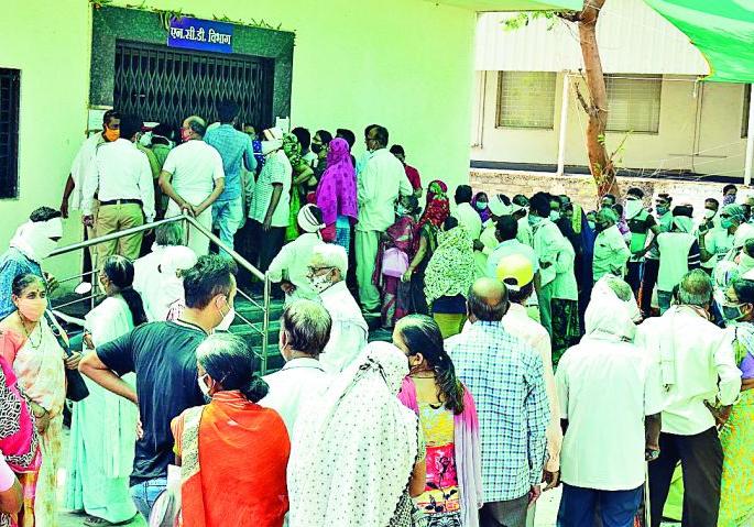 Run to Badnera for the second dose | दुसऱ्या डोजसाठी बडनेरात धाव Run to Badnera for the second dose | दुसऱ्या डोजसाठी बडनेरात धाव