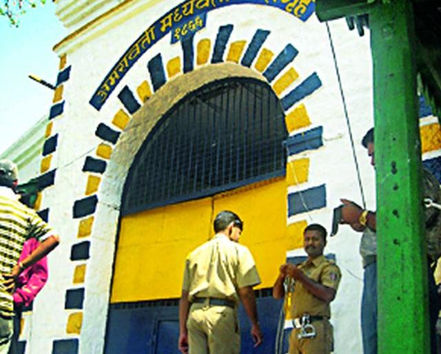 Notice to four persons in prison in Ganja | कारागृहातील गांजाप्रकरणात चार जणांना नोटीस Notice to four persons in prison in Ganja | कारागृहातील गांजाप्रकरणात चार जणांना नोटीस