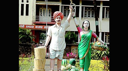 Kolhapur: The sharp fall in the garlic rates, the rate of 10 rupees in the wholesale market | कोल्हापूर : लसणाच्या दरात कमालीची घसरण, घाऊक बाजारात दहा रुपयांपर्यंत दर Kolhapur: The sharp fall in the garlic rates, the rate of 10 rupees in the wholesale market | कोल्हापूर : लसणाच्या दरात कमालीची घसरण, घाऊक बाजारात दहा रुपयांपर्यंत दर