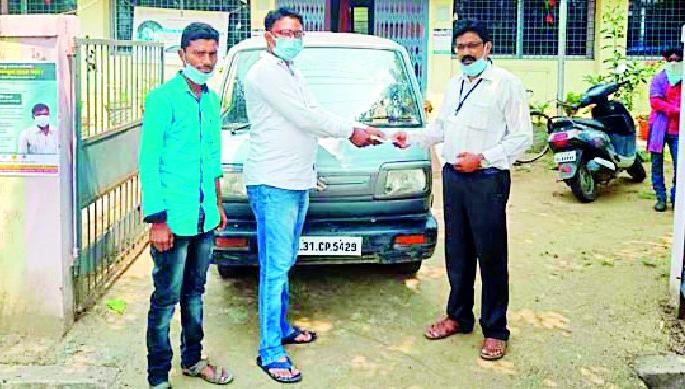 Dedicated vehicle for the villagers' patient service at Hardoli | हरदोली येथे गावकऱ्यांच्या रुग्णसेवेसाठी वाहन केले समर्पित Dedicated vehicle for the villagers' patient service at Hardoli | हरदोली येथे गावकऱ्यांच्या रुग्णसेवेसाठी वाहन केले समर्पित