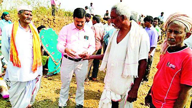 Youth Furnaces Cleanliness | मजुरांच्या बोटांची स्वच्छता