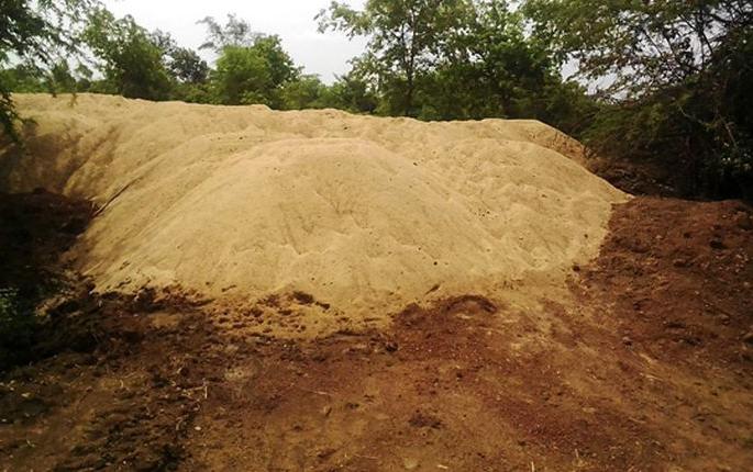 Dumping of sand at Sitepar | सितेपार येथे रेतीची डम्पिंग Dumping of sand at Sitepar | सितेपार येथे रेतीची डम्पिंग