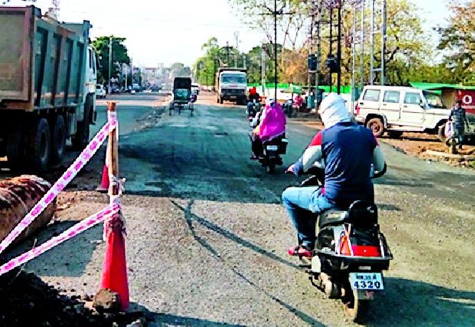 Drought has caused sickness | धुळीच्या लोटाने आजार बळावले