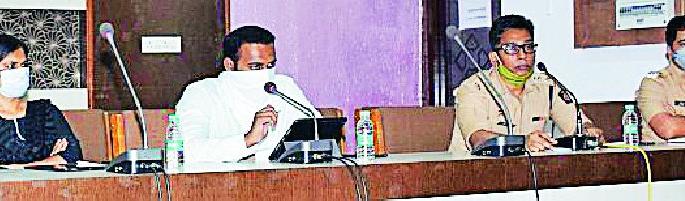 Action against those who enter the district by road | जिल्ह्यात आडमार्गाने प्रवेश करणाऱ्यांवर कारवाई Action against those who enter the district by road | जिल्ह्यात आडमार्गाने प्रवेश करणाऱ्यांवर कारवाई