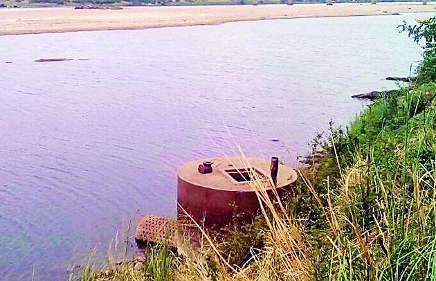 Water supply scheme for billions of rupees | कोट्यवधीं रूपयांची पाणीपुरवठा योजना भंगारात Water supply scheme for billions of rupees | कोट्यवधीं रूपयांची पाणीपुरवठा योजना भंगारात