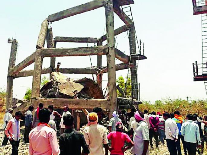 Water cut slab collapses, two serious | जलकुंभाचा स्लॅब कोसळला, दोन गंभीर
