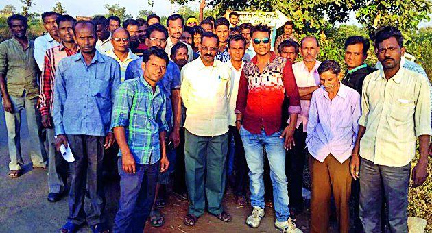 Stop workers' work | नियुक्तीसाठी कामगारांचे काम बंद आंदोलन Stop workers' work | नियुक्तीसाठी कामगारांचे काम बंद आंदोलन