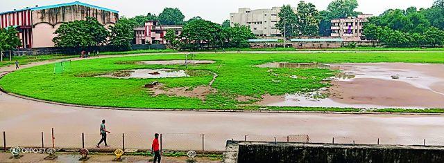 The sadar story of the District Sports Complex | जिल्हा क्रीडा संकुलाला दुरवस्थेची साडेसाती The sadar story of the District Sports Complex | जिल्हा क्रीडा संकुलाला दुरवस्थेची साडेसाती