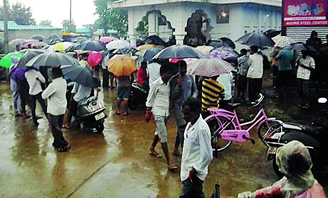 The protest against the 'incident' of Sihor has been closed | 'त्या' घटनेच्या निषेधार्थ सिहोरात कडकडीत बंद The protest against the 'incident' of Sihor has been closed | 'त्या' घटनेच्या निषेधार्थ सिहोरात कडकडीत बंद