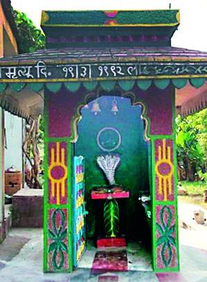 Gavrala village without color extinction | रंगाची उधळण न करणारे गवराळा गाव