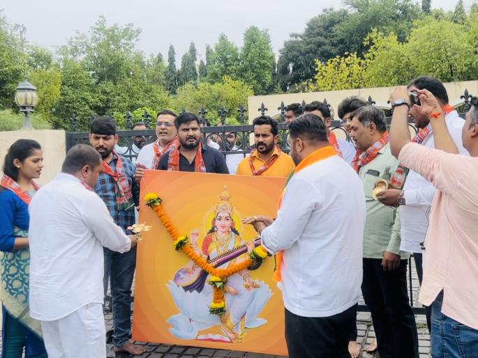 Political fight between Bhujbal and BJP during Navratri festival | नवरात्रोत्सवात भुजबळ आणि भाजपमध्ये राजकीय दांडिया Political fight between Bhujbal and BJP during Navratri festival | नवरात्रोत्सवात भुजबळ आणि भाजपमध्ये राजकीय दांडिया