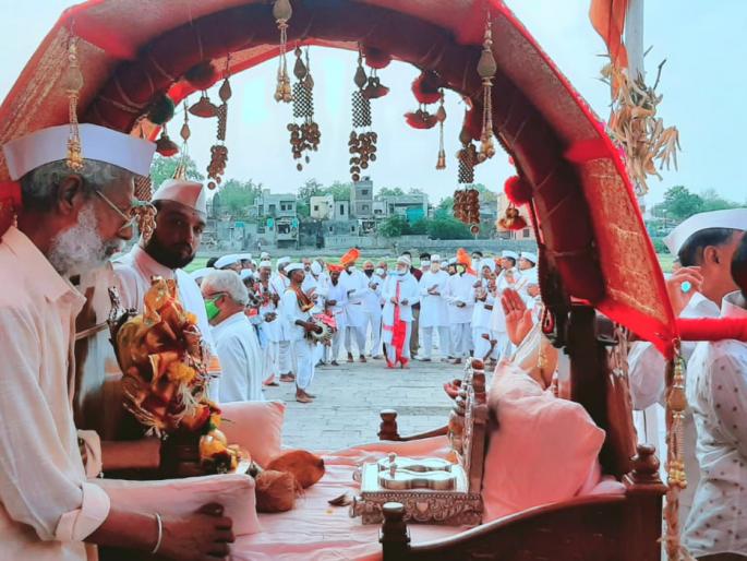 The palanquin ceremony was a sight to behold | पालखी सोहळ्याने फिटले डोळयाचे पारणे The palanquin ceremony was a sight to behold | पालखी सोहळ्याने फिटले डोळयाचे पारणे