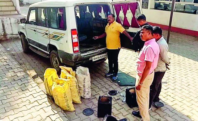 Alcohol drug smuggling from sound box | साऊंड बॉक्समधून दारु तस्करी Alcohol drug smuggling from sound box | साऊंड बॉक्समधून दारु तस्करी