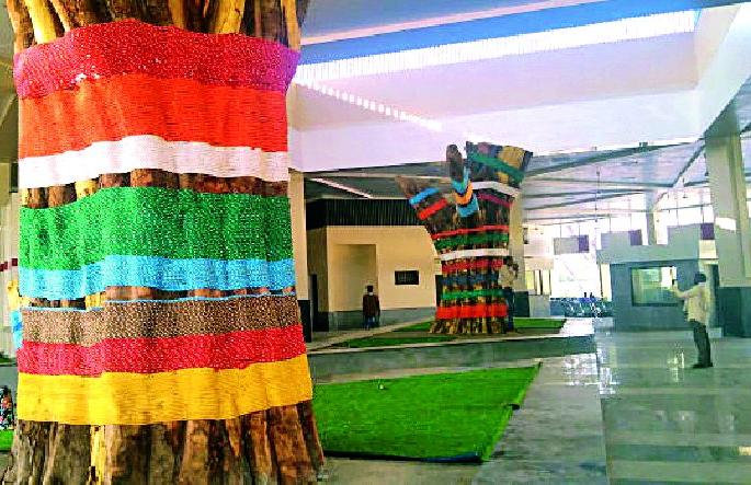 Ballarpur bus station became the 'selfie' place | बल्लारपूर बसस्थानक बनले ‘सेल्फी’स्थळ