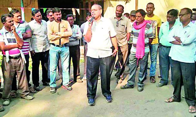 Opponents of the Inquiry Union in exchange for a vaccely dumper operator | वेकोलितील डम्पर आॅपरेटरच्या बदलीला इंटक युनियनचा विरोध Opponents of the Inquiry Union in exchange for a vaccely dumper operator | वेकोलितील डम्पर आॅपरेटरच्या बदलीला इंटक युनियनचा विरोध