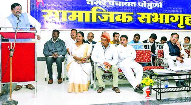 Make horticultural areas immediately | गारपीटग्रस्त भागाचे तत्काळ पंचनामे करा Make horticultural areas immediately | गारपीटग्रस्त भागाचे तत्काळ पंचनामे करा