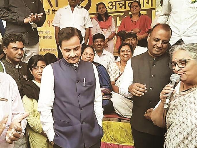 Reduce the hike in the Municipal Corporation by one month - Guardian Minister's assurance | मनपाची करवाढ एक महिन्यात कमी करू - पालकमंत्र्यांचे आश्वासन 