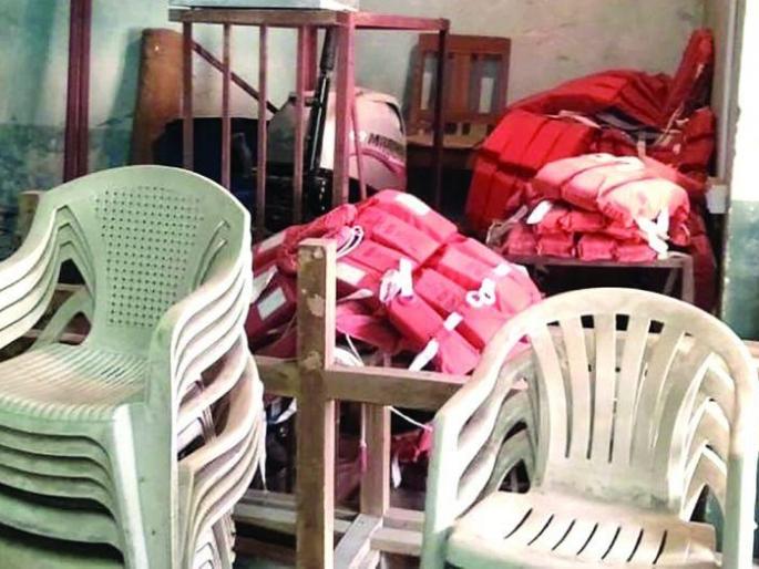 What do you say The proposal to purchase two crore materials for disaster relief has already reached the Ministry | काय सांगता; आपत्ती निवारणासाठी दोन कोटी साहित्य खरेदीचा प्रस्ताव मंत्रालयात पडूनच