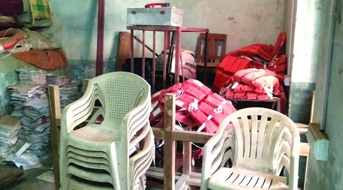 disaster relief material closed for three years in jail | मूर्तिजापुरातील आपत्ती निवारण साहित्य तीन वर्षांपासून जेलखान्यात बंद disaster relief material closed for three years in jail | मूर्तिजापुरातील आपत्ती निवारण साहित्य तीन वर्षांपासून जेलखान्यात बंद