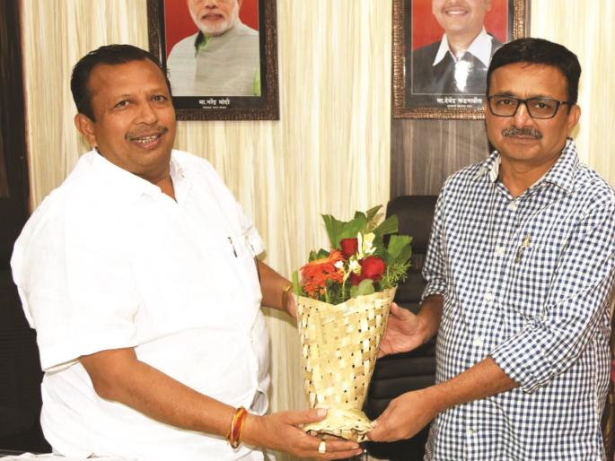 Akola municipal commissioner Sanjay Kapadnis take charge | अकोला महापालिकेच्या आयुक्तपदी संजय कापडणीस रुजू Akola municipal commissioner Sanjay Kapadnis take charge | अकोला महापालिकेच्या आयुक्तपदी संजय कापडणीस रुजू