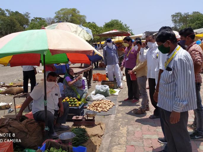  Violation of physical distance in the temple | देवळ्यात फिजिकल डिस्टन्सिंगचे उल्लंघन