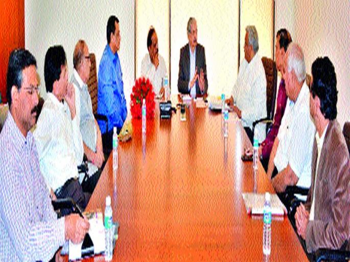 Subhash Desai, trying to bring bigger industries: Dialogue Dialogues with the Industrial Association | मोठे उद्योग आणण्यासाठी प्रयत्नशील सुभाष देसाई : औद्योगिक संघटना पदाधिकाºयांशी साधला संवाद Subhash Desai, trying to bring bigger industries: Dialogue Dialogues with the Industrial Association | मोठे उद्योग आणण्यासाठी प्रयत्नशील सुभाष देसाई : औद्योगिक संघटना पदाधिकाºयांशी साधला संवाद